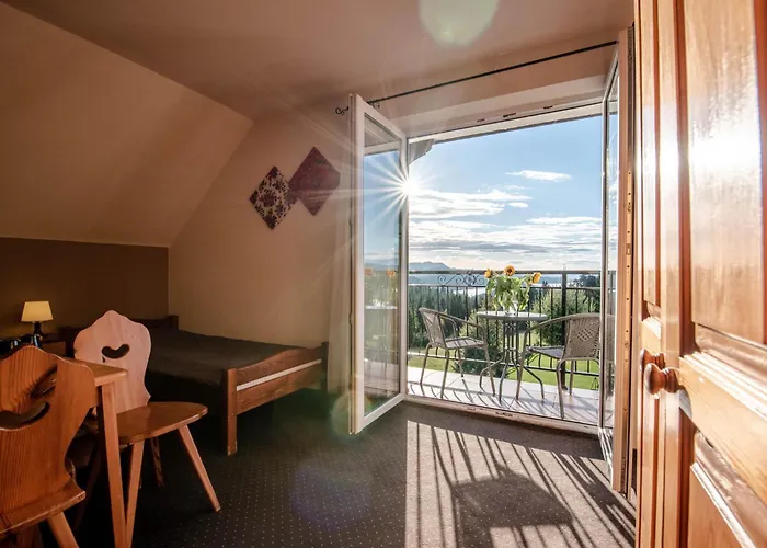 Karolina Πανσιόν